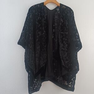 Proyect 28 black floral velvet kimono size S/M